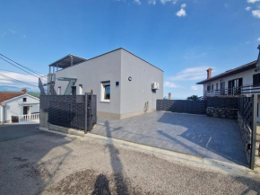 Apartment 5221-1 for 6 Pers in Opatija